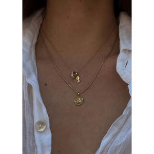 Collier Elusive Cherub tendance, géométrique, plaqué or, en alliage de zinc, orné de diamants et de perles, idéal pour une fête ou un cadeau - Product Image 3