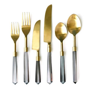 Vente en gros de couverts en acier inoxydable durables ensemble de couverts durables à finition or de style royal avec design gaufré pour les mariages - Product Image 2