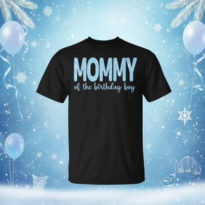 T-shirt « Maman du gamin d'honneur » – Thème Hiver Magique – Cadeau promotionnel pour maman pour la célébration du 1er anniversaire - Product Image 3