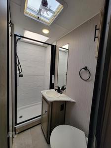 Autocaravana C-O-A-C-H-M-E-N RV C-R-O-S-S TRAIL 23XG Modelo 2022, Usada en Buen Estado, con Alto Rendimiento, Disponible para la Venta - Product Image 2