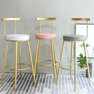 Tabouret de bar élégant en métal de fer avec un look vintage adapté aux cafés, restaurants et intérieurs de maison - Product Image 1