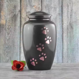 Urnes de crémation attrayantes Urnes de crémation en métal en gros Nouvelles urnes funéraires en aluminium gravées pour garder les cendres humaines en gros - Product Image 1