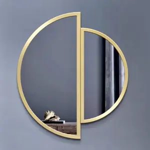 Высококачественное дизайнерское зеркало в рамке для украшения интерьера гостиной