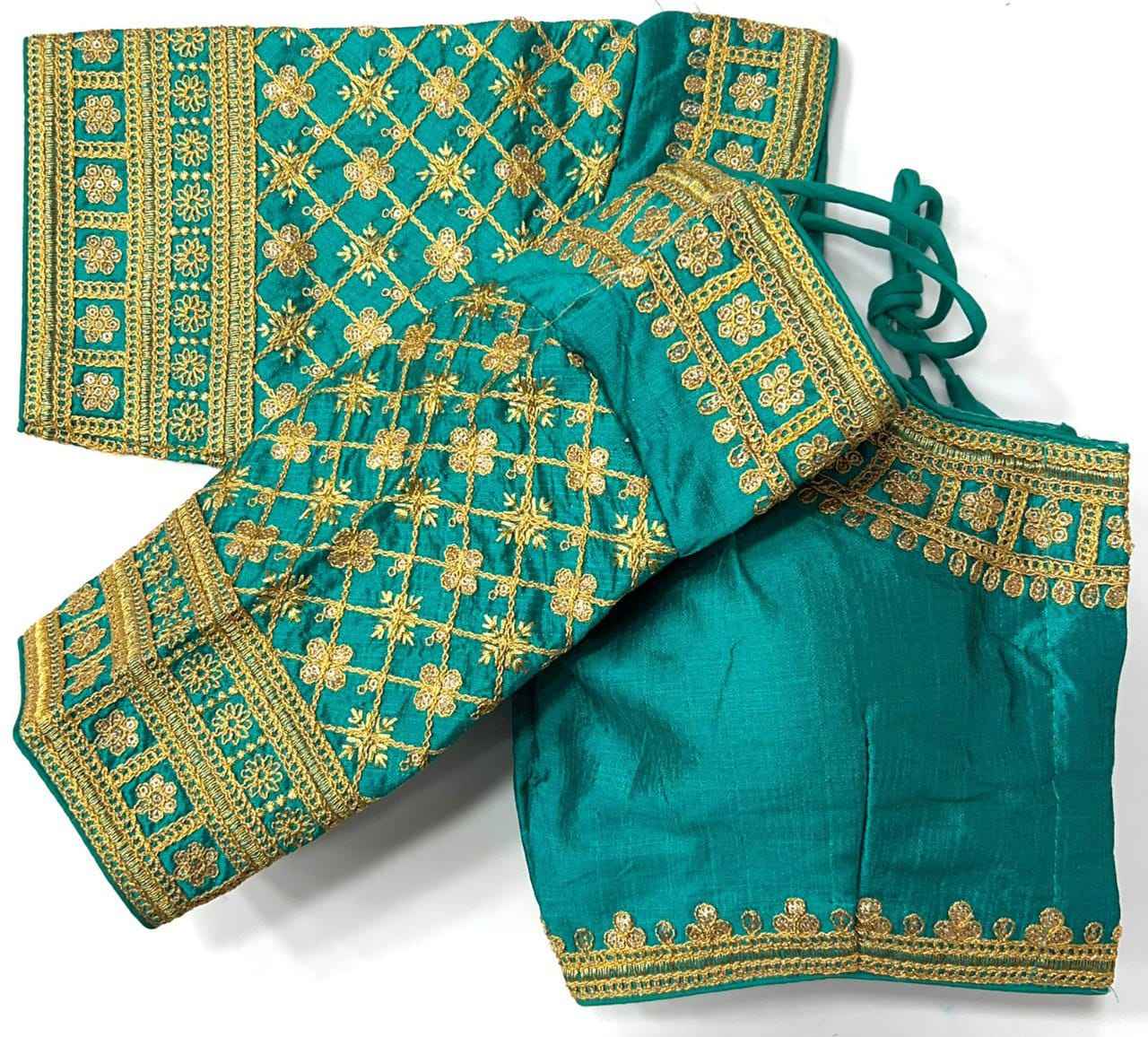 มีสีเขียวขุ่น