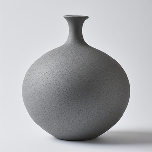 Vase élégant en métal fabriqué à la main avec une surface polie brillante parfaitement conçue pour les maisons modernes et les fleurs saisonnières élégantes - Product Image 2