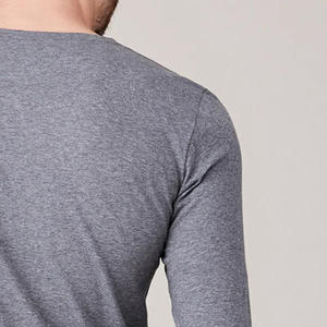 T-shirt Henley décontracté à manches longues en gros, personnalisable avec logo, grande taille, respirant, coupe ajustée, en coton et fibre de bambou - Product Image 6