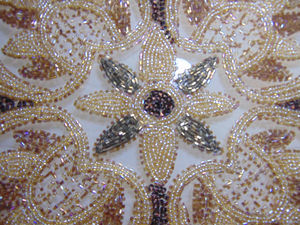 ผ้าคลุมโต๊ะอาหารปักสีทองแบบ6-Seater ผ้าปูโต๊ะทำมือสุดหรูสำหรับงานแต่งงานและงานเลี้ยงที่บ้าน - Product Image 6