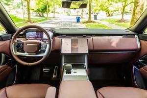 BEST-SELLER 2024 RANGE ROVER P400 SE 395 CV 6 CYLINDRES, TOUT-TERRAIN, INTÉRIEUR ROUGE GARNET PROFOND - Product Image 2