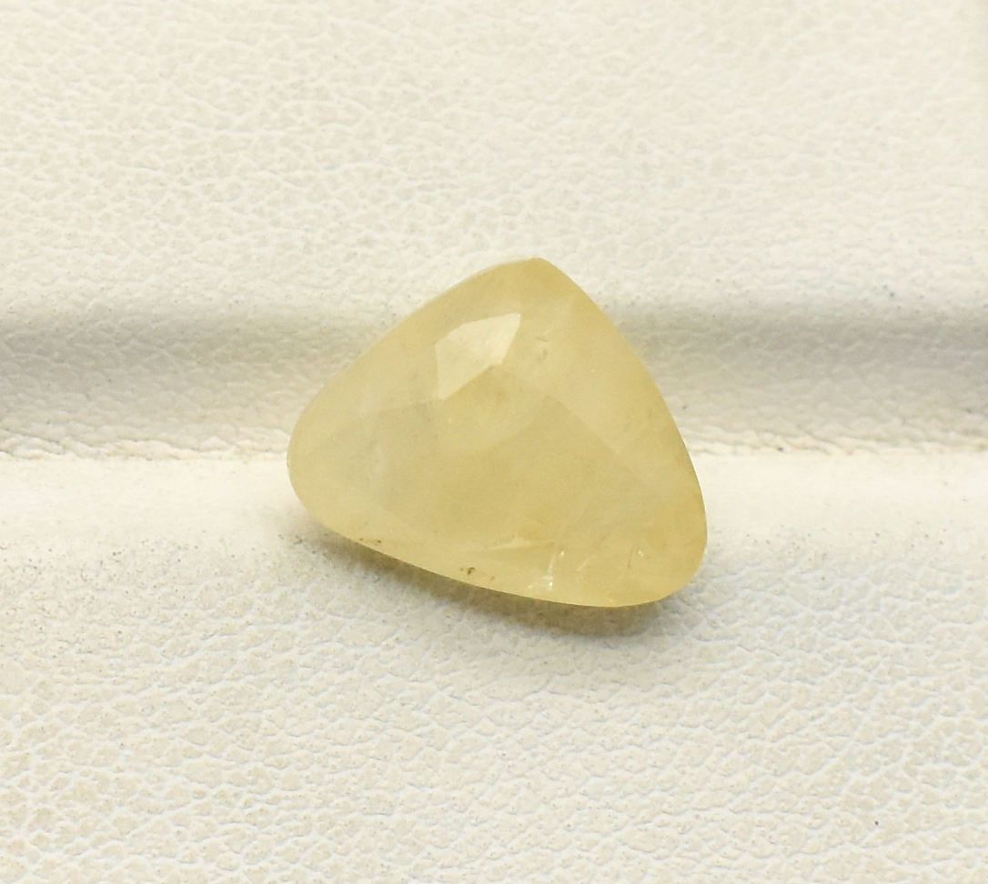 สีเหลือง