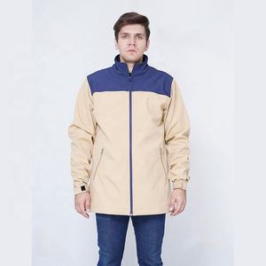 Veste softshell personnalisée avec logo High Street Style col montant sweat à capuche imperméable pour la randonnée en plein air caractéristiques réfléchissantes - Product Image 1