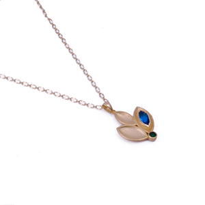 Collier avec pendentif en pierres précieuses Iolite Hydro Quartz Design de feuille élégante Ensemble de lunette en plaqué or avec pierres précieuses Collier avec pendentif à la mode - Product Image 2