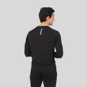 Camiseta Negra de Manga Larga para Gimnasia y Running - Product Image 5