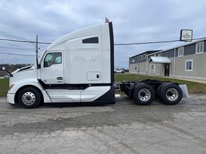 NUOVISSIMO 2025 KEN WORTH T680 12.9L 6 Cilindri (455 CV) 3 Assi (PACCAR MX-15) 6x4 Alimentazione Diesel Trasmissione AMT Guida a Sinistra - Product Image 5