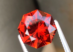 สเปซาร์ไทต์สีส้มธรรมชาติทรงเจียระไนแบบพรีซิชั่น 3.35 กะรัต คุณภาพไร้ตำหนิ พร้อมเอฟเฟกต์เปลี่ยนสีแบบไฟ สำหรับทำเครื่องประดับ จากแอ็บบอต มิเนอรัลส์ ประเทศไนจีเรีย - Product Image 2