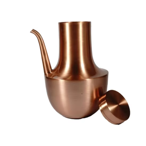 La jarra de cobre más demandada añade carácter y calidez a los estantes de la cocina o las mesas de comedor, bellamente elaborada en India. - Product Image 2