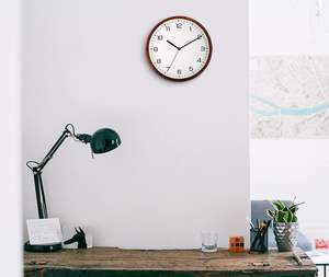 Horloge murale ronde en bois de 12 pouces à piles pointeur en métal silencieux sans tic-tac et couvercle en verre pour bureau cuisine chambre - Product Image 2
