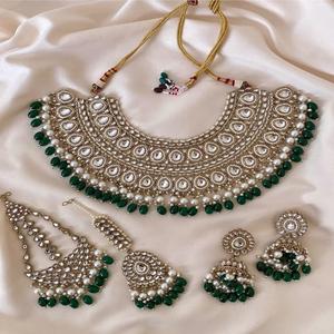 Ensemble de collier ras du cou fantaisie en or massif plaqué or avec perles, bijoux ethniques de mariage, imitation bijoux, boucles d'oreilles, Maang Tikka - Product Image 1