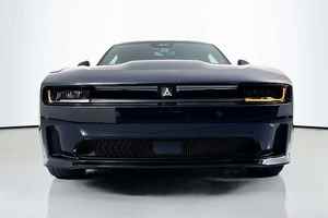 Auto Usado de Lujo 2022-2025, Sedán Automático con Asientos de Cuero, Techo Panorámico, Volante a la Izquierda, Neumáticos R17, Motor Euro 4.1-6L 150-200Ps - Product Image 2