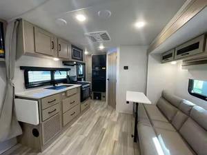 Remolque de caravana plegable y desplegable para una instalación rápida - Product Image 5