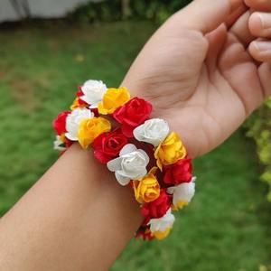 Bracelet Fleur de Rose Artificielle Fait à la Main Floral Coloré pour Filles Bracelet Demoiselles d'Honneur Poignet Corsage Mariage pour les Femmes cadeau - Product Image 4