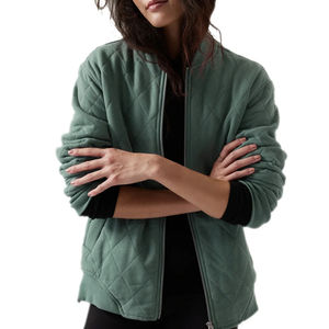Fournisseurs de vêtements OEM, veste bomber en coton uni pour femmes, veste bomber tendance pour femmes, prix abordable - Product Image 2