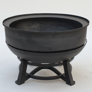 Brasero en fer robuste conçu pour les besoins de chauffage en extérieur, offrant une structure stable et une combustion efficace - Product Image 6