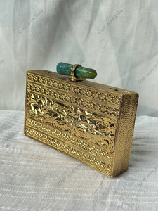 Bolso de Mano Tipo Clutch con Piedras Preciosas de Malaquita Hechas a Mano, Paneles de Mosaico de Piedra Verde Natural, Marco de Metal en Tono Dorado y Cuerpo Rígido - Product Image 5