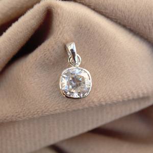 Collar con colgante de plata de ley 925 con corte de Cojín cuadrado de 1 quilate, Halo deslumbrante para mujer, joyería fina de moissanita nupcial para boda - Product Image 1