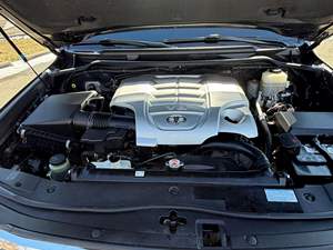 Toyota Land Cruiser 2013 d'occasion, moteur V8 5,7 litres, 4x4 permanent, différentiel central verrouillable, modifications tout-terrain - Product Image 6