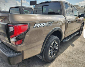 NISSAN TITAN PRO-4X CREW CAB 2021 NEUF D'OCCASION LHD/RHD - Product Image 2