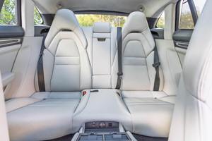 Porsche Panamera Turbo S E-Hybrid Sport Turismo d'occasion propre, modèle 2018 - Product Image 3