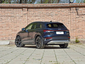 รถยนต์ไฟฟ้า SUV ระดับซูเปอร์ลักชัวรี่มือสอง รุ่น Q4-eTr--on  ระยะทางวิ่ง 201-300 กม. แบตเตอรี่ 50-70 กิโลวัตต์ชั่วโมง - Product Image 5