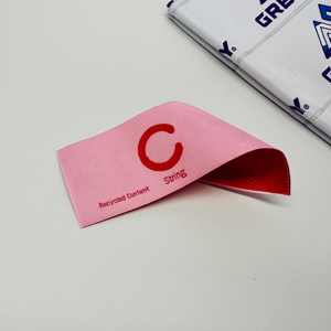 Broche en bois de haute qualité étiquette tissée haute densité mode Logo conception aiguille métier à tisser étiquette de marque pour vêtement vêtements vêtements - Product Image 3