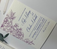 Invitations de mariage personnalisées avec bordure gaufrée, impressions dorées, lettrage en relief, cadre glamour, invitations gaufrées