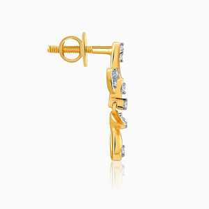 Pendientes de Diamantes GIVA Jewellery Heer Grab Gold Leaflight Collection para Mujeres que Buscan Elegancia Refinada - Product Image 3