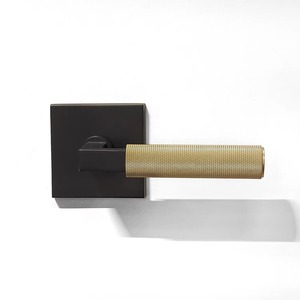 Tirador de puerta de metal clásico para interior de hogar y oficina, tirador duradero de larga duración para puerta principal, dormitorio o gabinete - Product Image 3