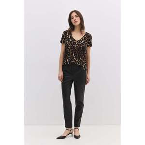 Camiseta informal con estampado y cuello en V de viscosa/poliéster - Product Image 5