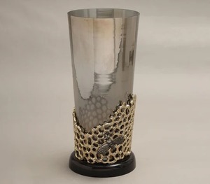 Lujoso jarrón floral de alta calidad Impresionante nuevo estilo de diseñador Ideal para flores frescas Flores artificiales e interiores modernos - Product Image 1