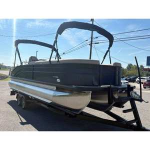 Bote Harris Cruiser 250 SLDH 2026 con Casco de Fibra de Vidrio, Ancho de 8'6'', Color Azul Medianoche Metálico, Capacidad de Combustible de 28 Galones - Product Image 3