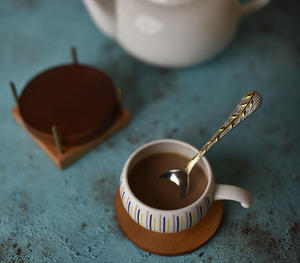 Posavasos de piedra decorativa para mesa de té de estilo clásico, incrustaciones de hueso de resina hechas a mano de alta calidad disponibles para la venta por GM Impex - Product Image 3