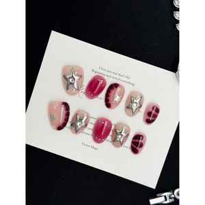 Crimson Starlet Press-On Nail : Accessoire élégant pour le nail art - Product Image 3