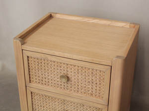 Colección de muebles de dormitorio Bella Mesita de noche de dos cajones Almacenamiento funcional y diseño elegante para cualquier interior de dormitorio - Product Image 4