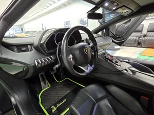 รถยนต์แลมโบกินี อาเวนทาดอร์ LP700-4 คูเป้ ปี 2018 สภาพดีเยี่ยม ใช้งานน้อย สีดำ เกียร์อัตโนมัติ เทอร์โบ ขับเคลื่อนสี่ล้อ เบาะหนังสีอ่อน - Product Image 3