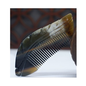 Peigne en corne naturelle écologique outil durable fait main fabriqué à partir de corne finition polie parfait pour les besoins de coiffage quotidiens - Product Image 4