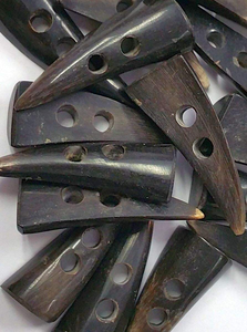 Bouton ovale rustique en corne fait main pour sacs avec boucle en corne durable - Product Image 4