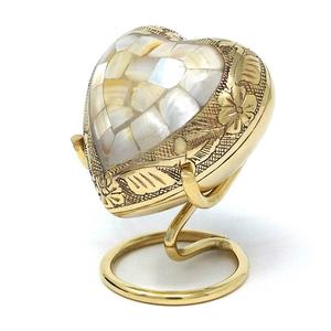 Urne souvenir coeur en laiton avec incrustation de nacre gravée à la main coloré velours doublé cendres décoration commémorative adulte bébé animal de compagnie - Product Image 1