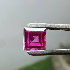 Premium Lab Grown Pink Sapphire Square Princess Cut 4*4 pour la fabrication de bijoux - Product Image 4