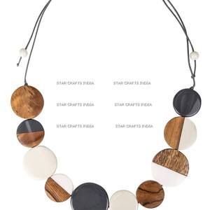 Collier en résine en gros pendentifs en résine époxy bijoux en résine artisanat fait à la main collier de mode pour les filles utiliser meilleure vente - Product Image 5