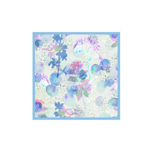 Pañuelo Cuadrado de Seda Azul Claro con Estampado Floral para el Verano - Product Image 1