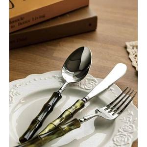 Ensemble de couverts à manche en résine durable et léger avec finition brillante et lames robustes pour les besoins quotidiens des repas - Product Image 5